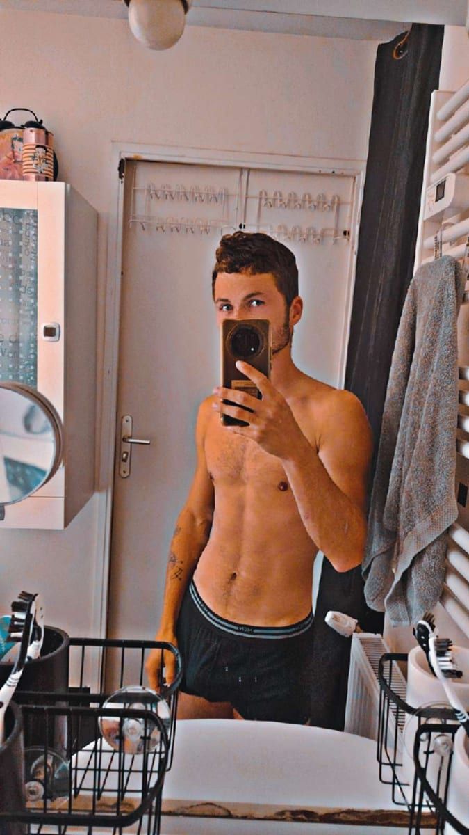 Yazid - Bars gay à Urmein Profil de Yazid, 25 ans, Bars gay à Urmein (Grisons)
