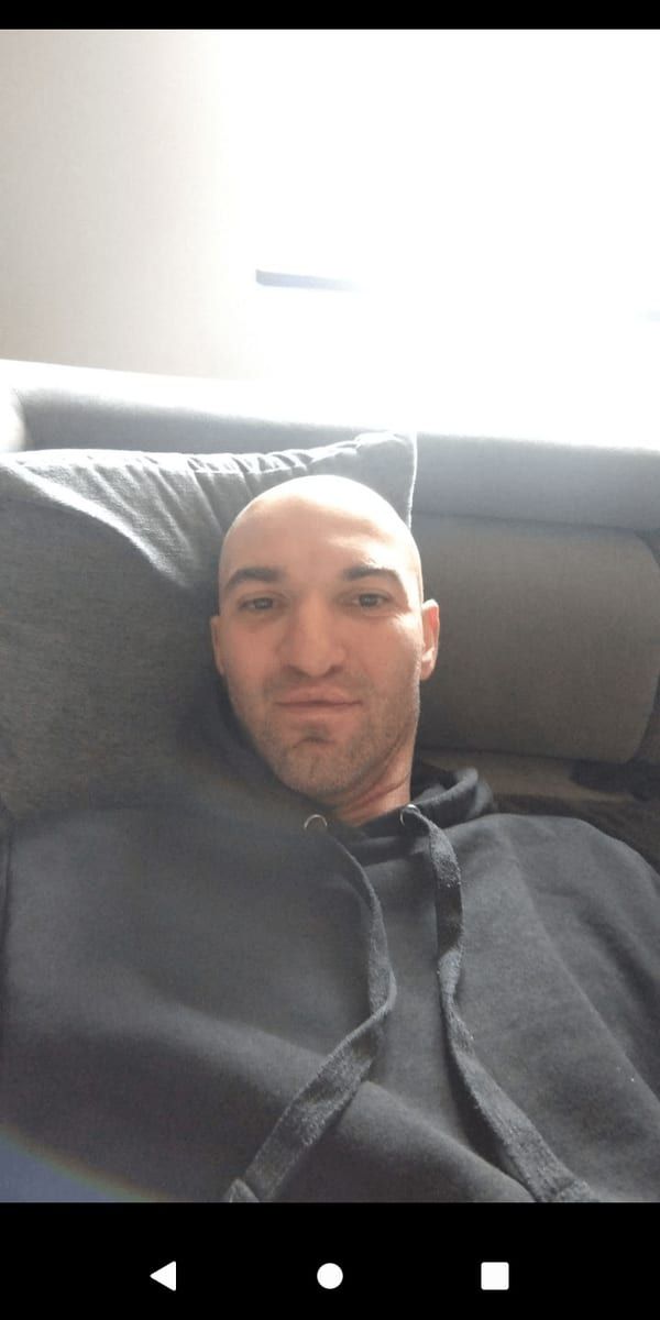 Vincent-xavier - Bars gay à Waltensburg/Vuorz Profil de Vincent-xavier, 27 ans, Bars gay à Waltensburg/Vuorz (Grisons)