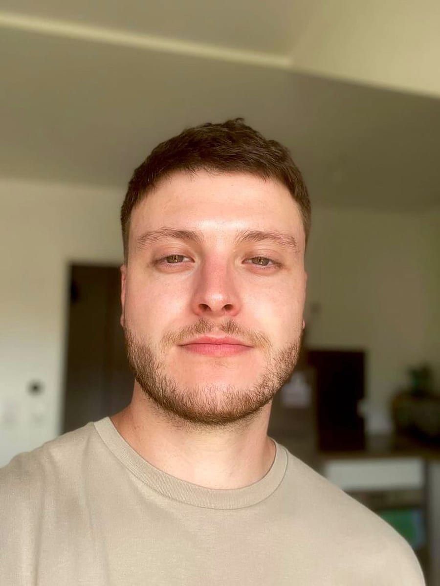 Profil de Ilyasse, 24 ans, Bars gay à Surrein (Grisons)