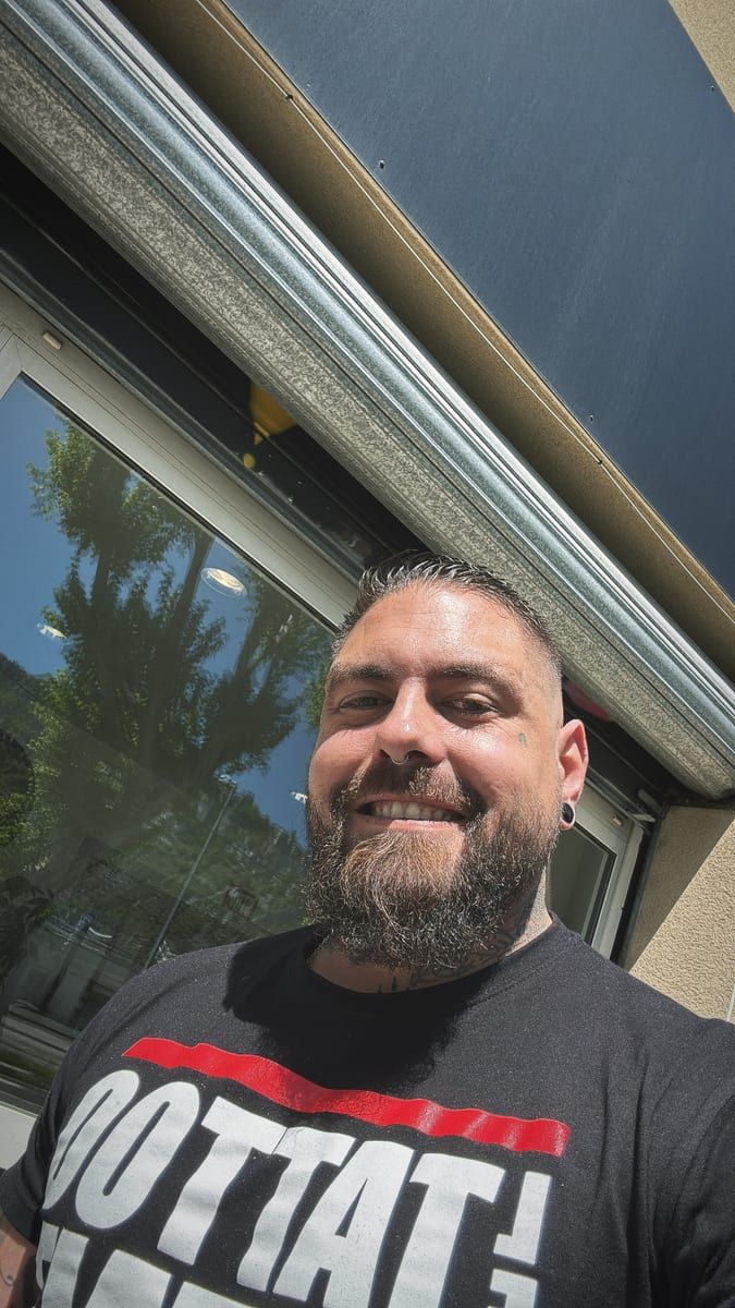Soufiane - Bars gay à Trimmis Profil de Soufiane, 28 ans, Bars gay à Trimmis (Grisons)