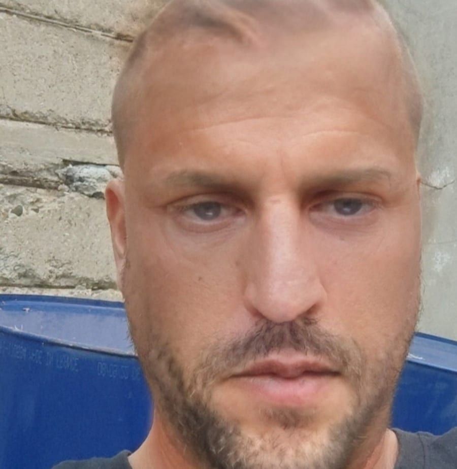 Profil de Hugh, 27 ans, Bars gay à Hermance (Genève)