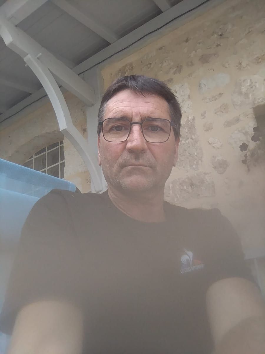 Profil de Lenzo, 37 ans, Bars gay à Wallenbuch (Fribourg)