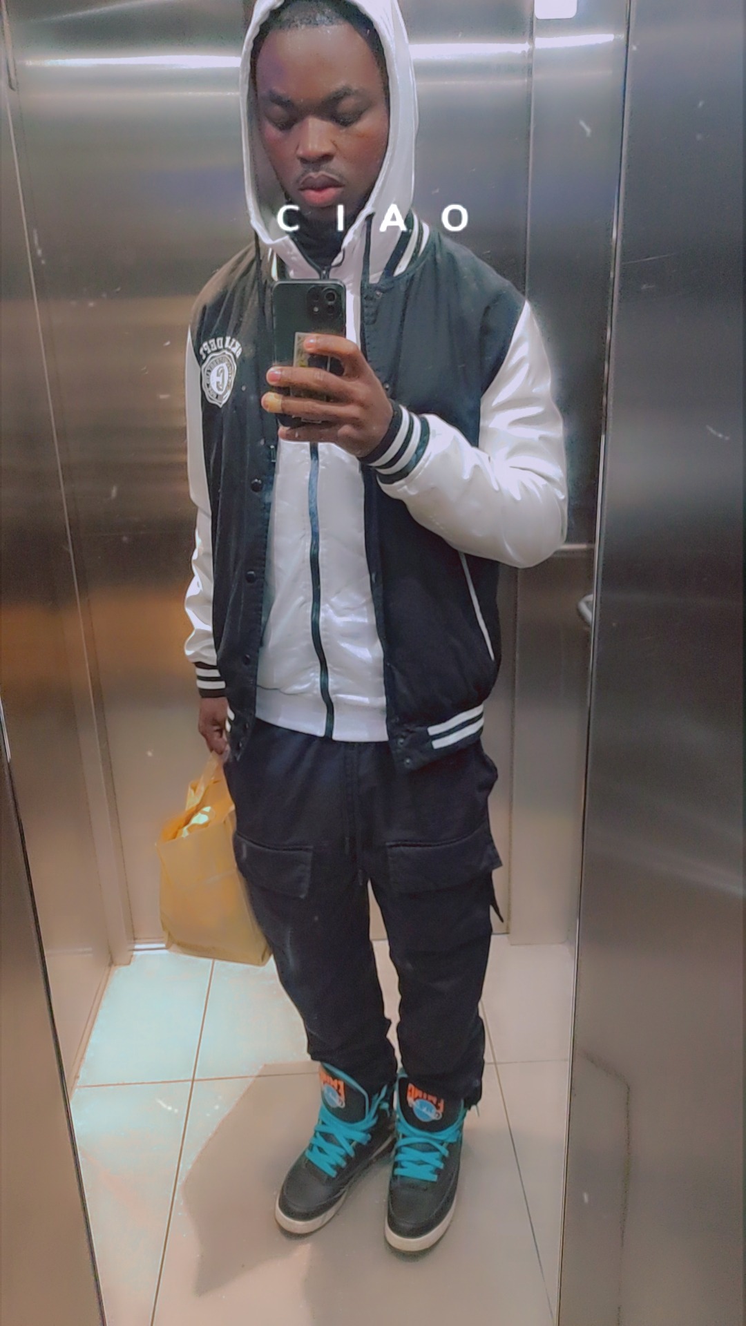 Profil de Momo, 38 ans, Bars gay à Vichères (Liddes) (Valais)