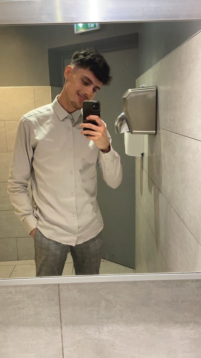 Michal - Bars gay à Seleute Profil de Michal, 32 ans, Bars gay à Seleute (Jura)