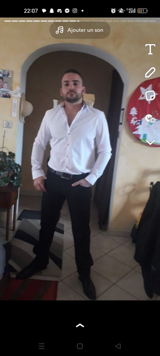 Juan-luis - Bars gay à Realp Profil de Juan-luis, 36 ans, Bars gay à Realp (Uri)