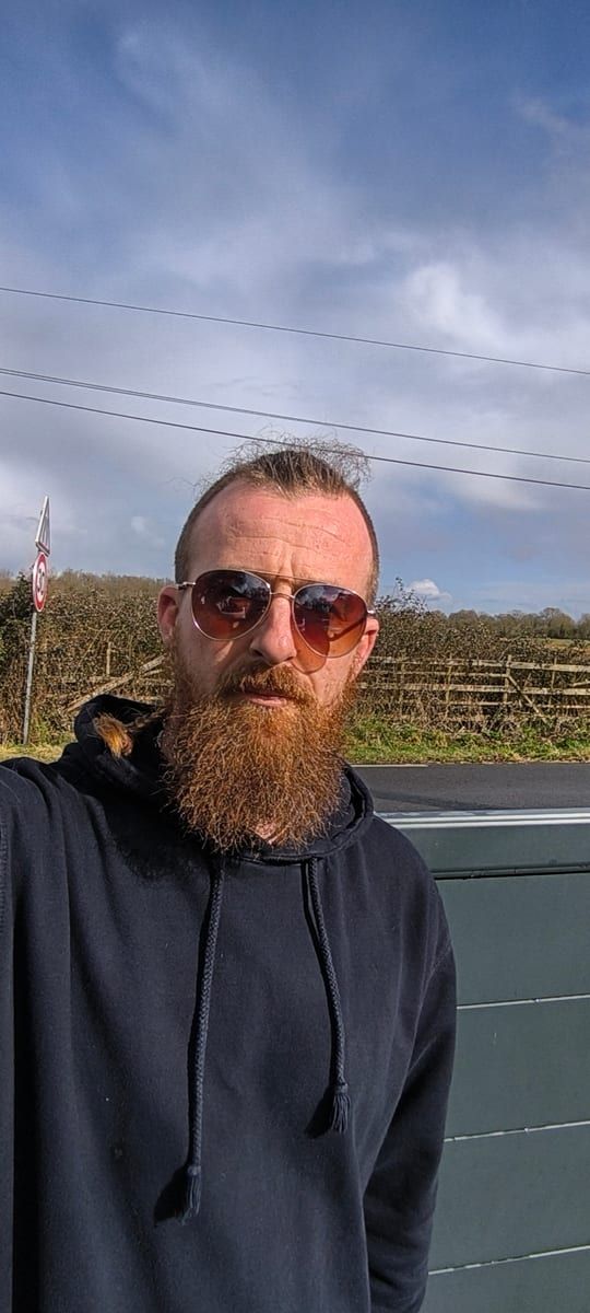 Karol - Bars gay à Tschlin Profil de Karol, 28 ans, Bars gay à Tschlin (Grisons)