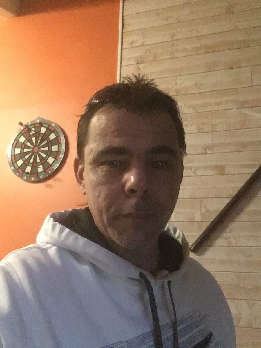 Profil de Nasri, 42 ans, Bars gay à Diesbach GL (Glaris)