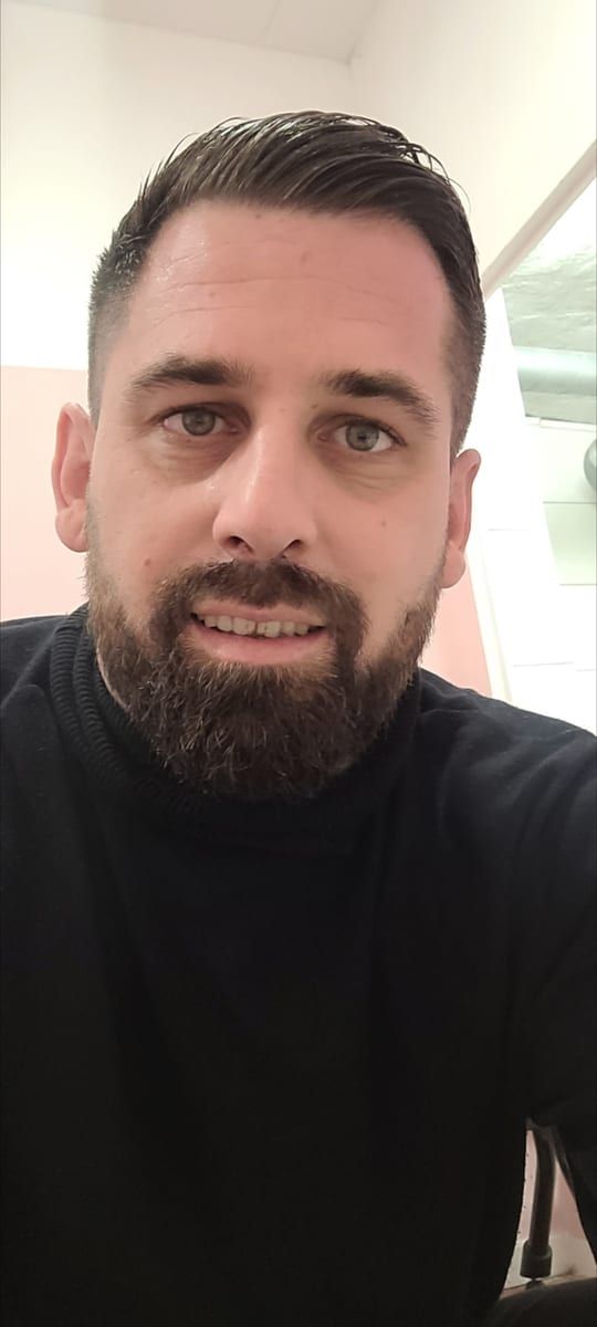 Maxens - Bars gay à Villars-sur-Fontenais Profil de Maxens, 33 ans, Bars gay à Villars-sur-Fontenais (Jura)