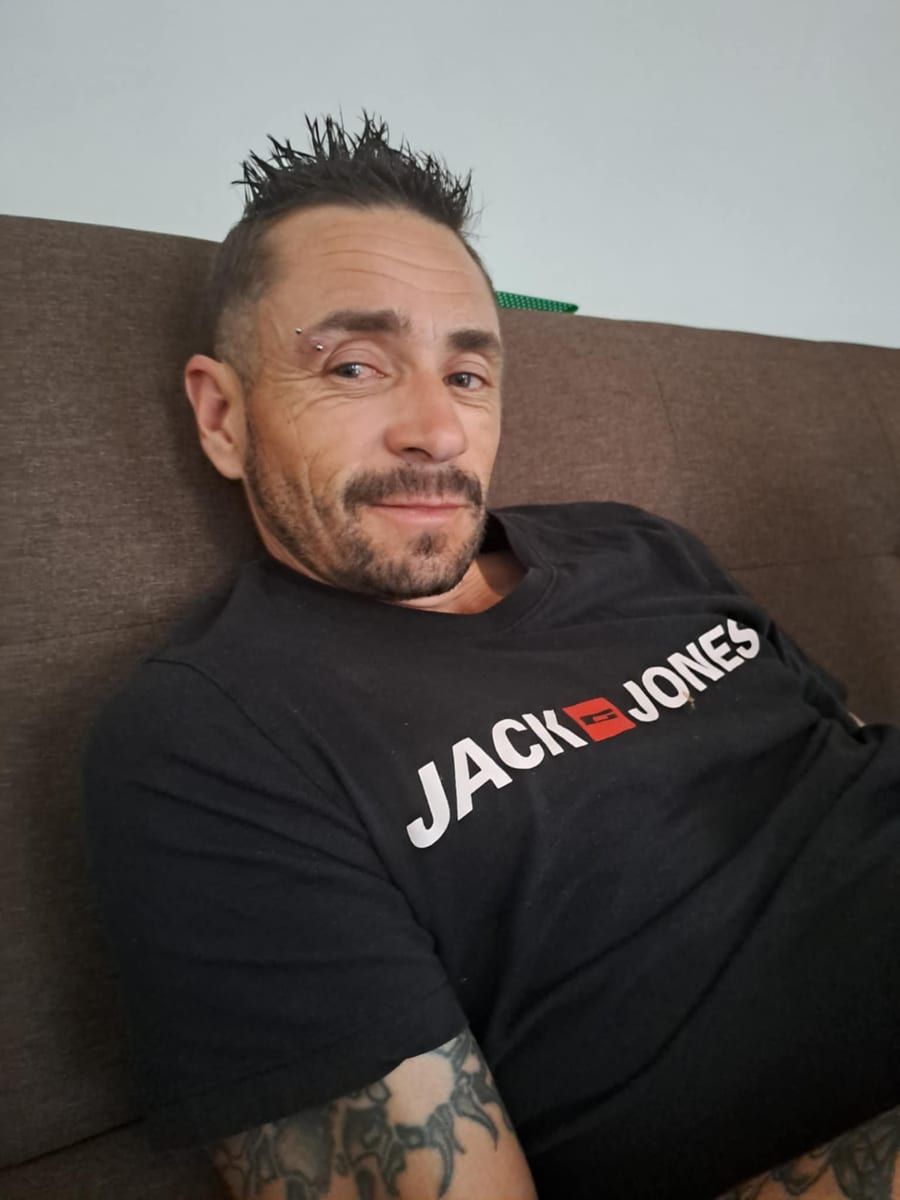Profil de Ouweis, 30 ans, Bars gay à Val-d'Illiez (Valais)