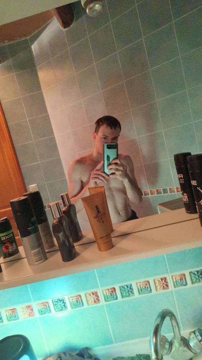 Zakarie - Bars gay à St. Niklausen OW Profil de Zakarie, 23 ans, Bars gay à St. Niklausen OW (Obwald)