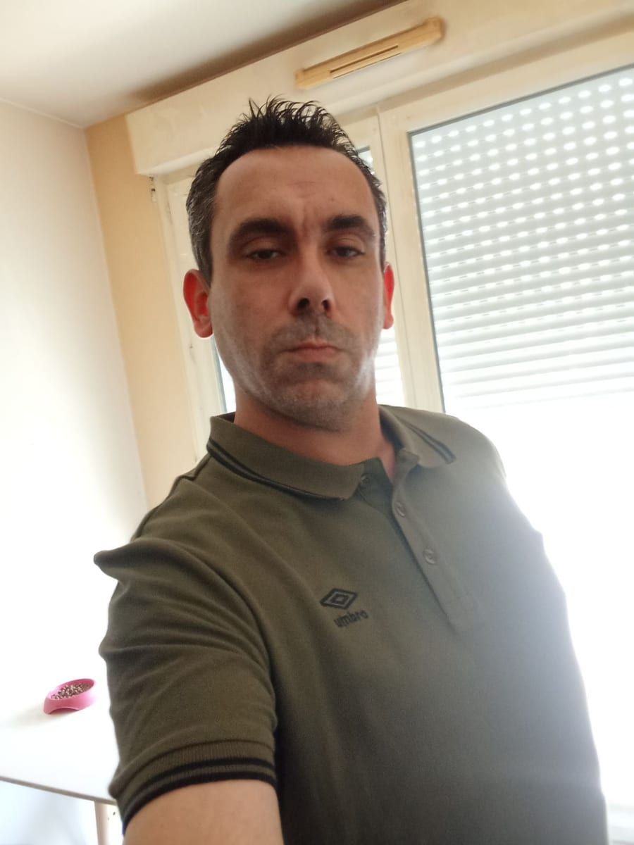 Mody - Bars gay à Kägiswil Profil de Mody, 33 ans, Bars gay à Kägiswil (Obwald)