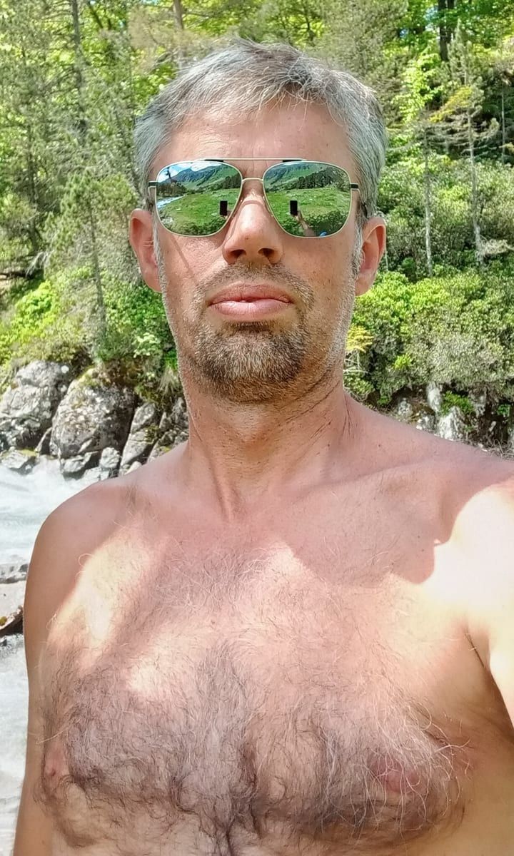 Vitali - Bars gay à Sattel Profil de Vitali, 40 ans, Bars gay à Sattel (Schwytz)