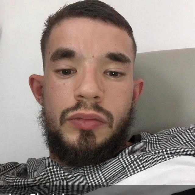Profil de Eugène, 30 ans, Bars gay à Niederrickenbach (Nidwald)