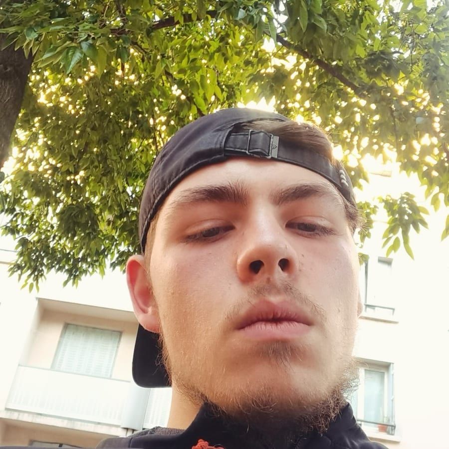 Profil de Gustin, 29 ans, Bars gay à Vétroz (Valais)